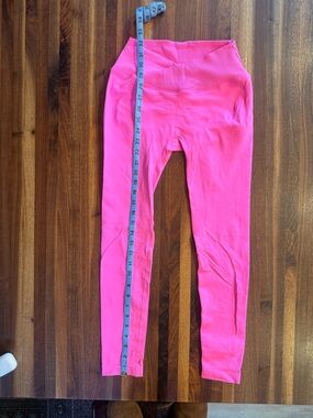 Keep That Pump - Core V-Waist Legging. Neon Pink. Size Medium.